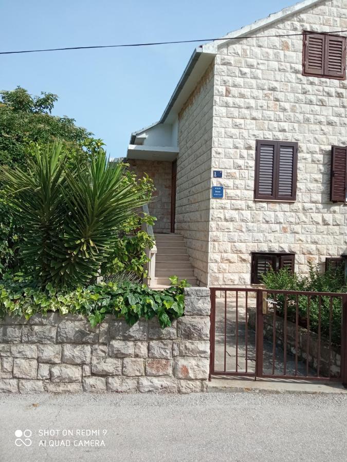 Apartment M&J Supetar Exterior photo