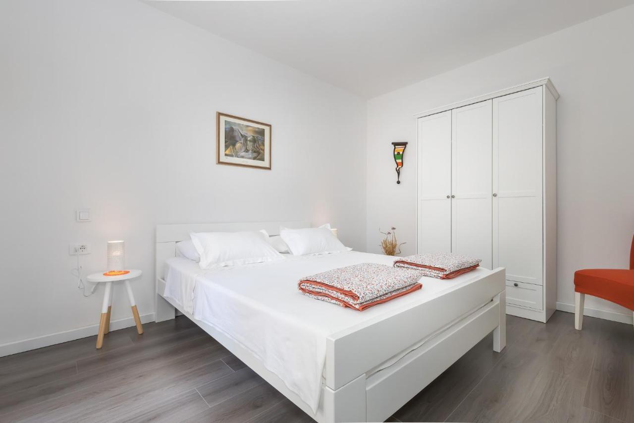 Apartment M&J Supetar Exterior photo