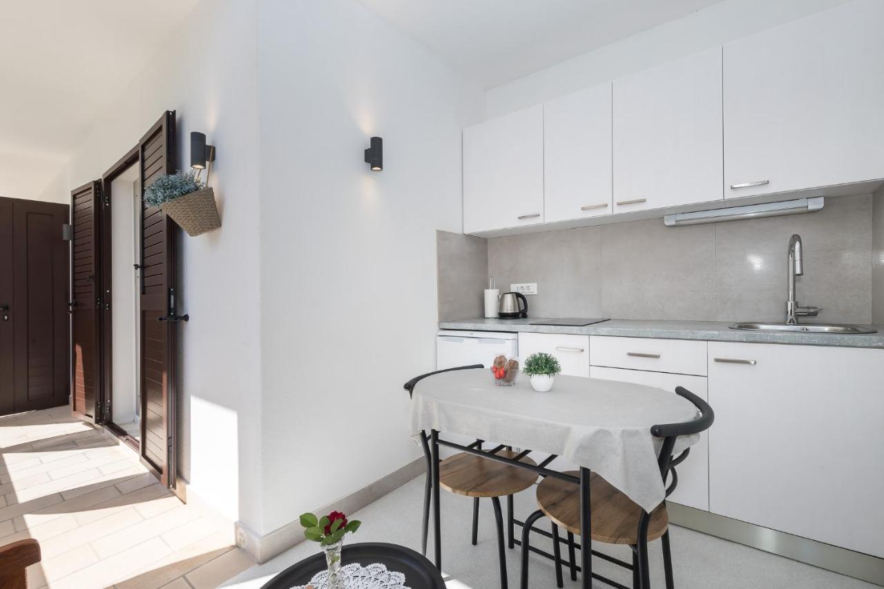 Apartment M&J Supetar Exterior photo