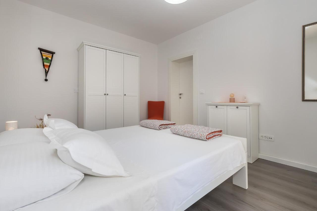Apartment M&J Supetar Exterior photo
