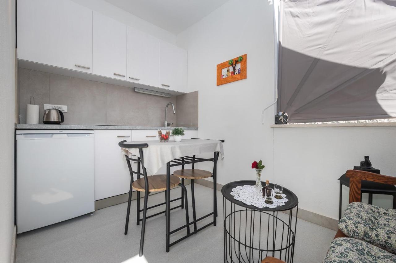 Apartment M&J Supetar Exterior photo