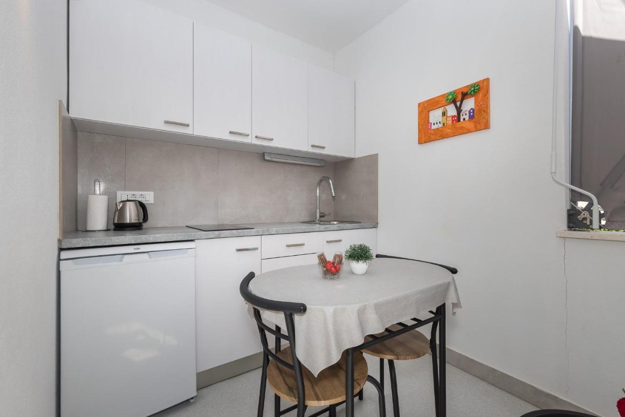 Apartment M&J Supetar Exterior photo