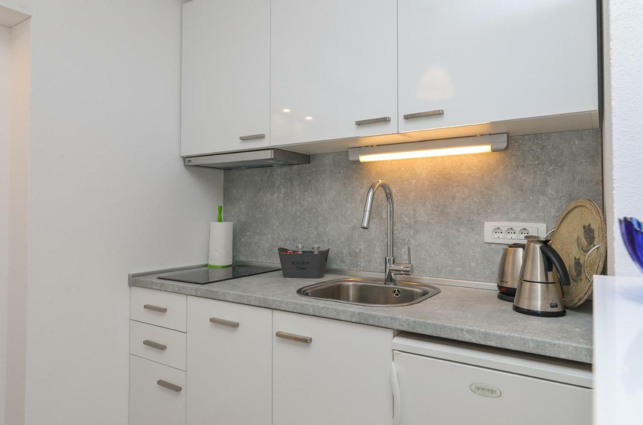Apartment M&J Supetar Exterior photo